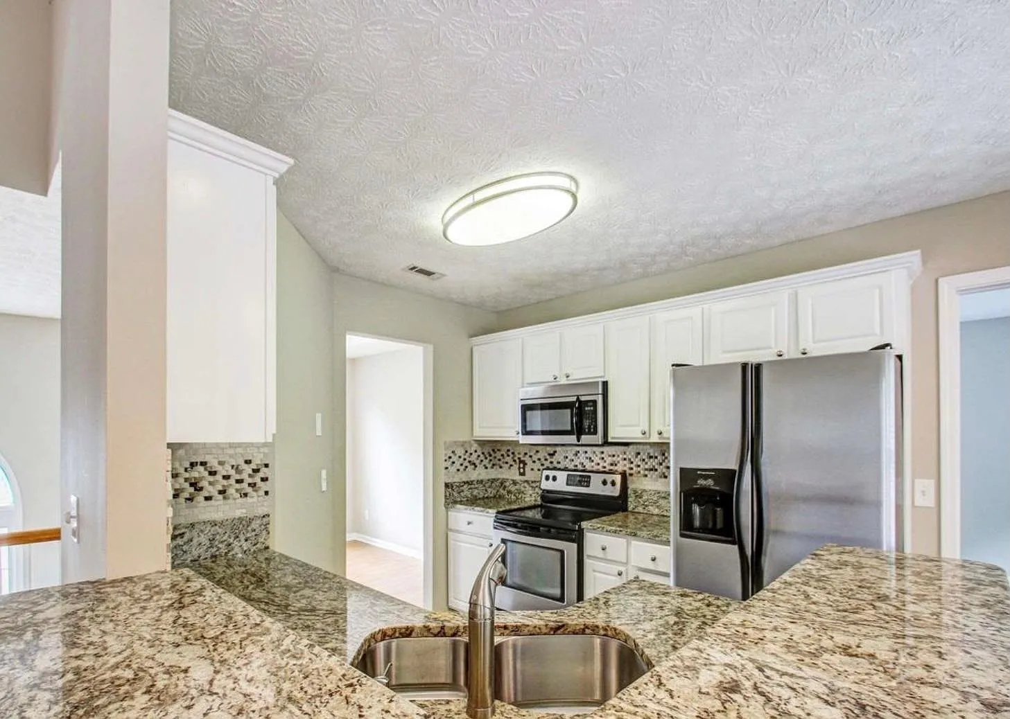 110 Sagamore Ln — Photo 3