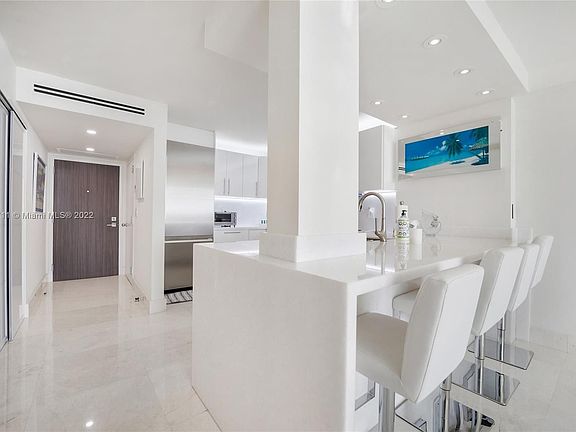 3rd image of 2555 Collins Ave APT 609