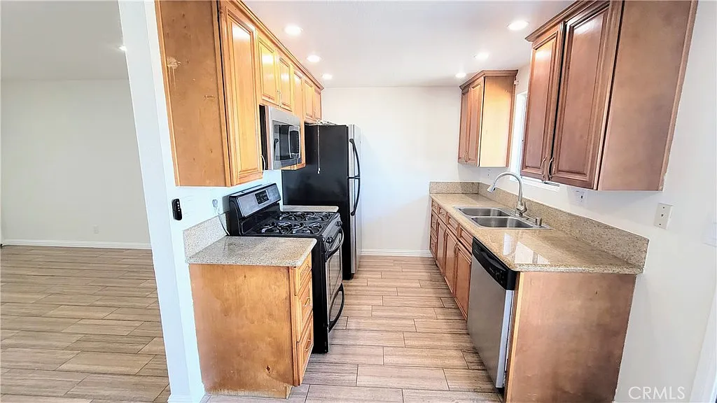 2 bed, 837 sqft, $2,450 — Photo 2