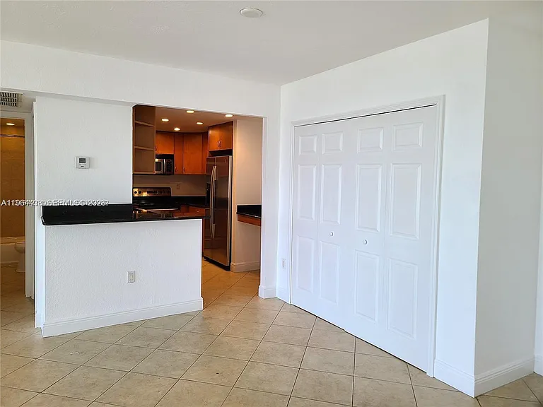 10350 W Bay Harbor Dr #5L — Photo 4