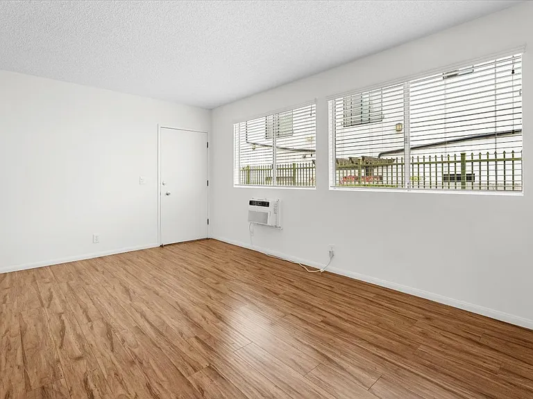 4458 Woodman Ave #2 — Photo 5