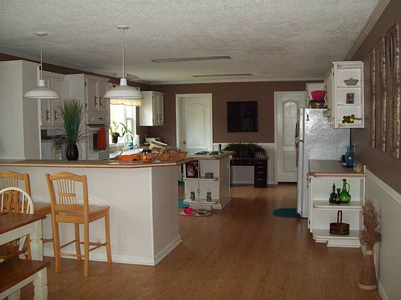 2nd image of 290 Wild Horse Ln