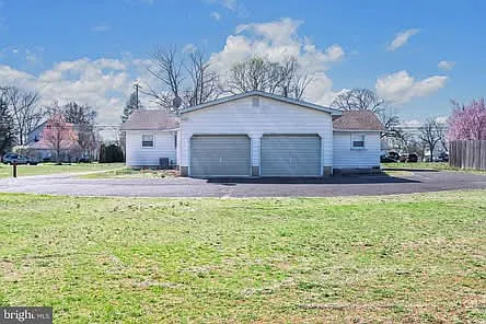 445 Highland Ave — Photo 3