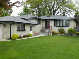 7824 W 81st St, Bridgeview, IL 60455