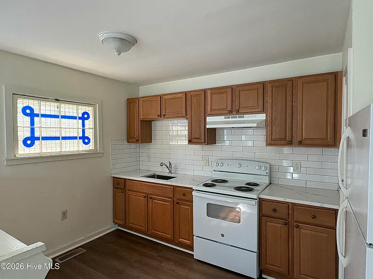 320 N Bennett St #A — Photo 5