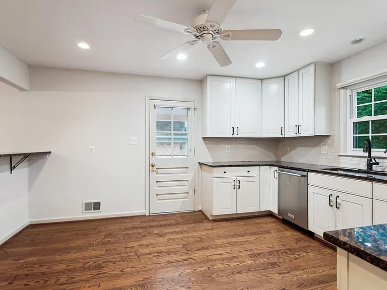 2248 Military Rd — Photo 6