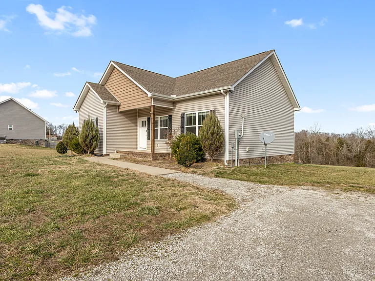 819 Hooper Rd — Photo 5