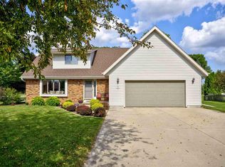 1965 Shady Springs Dr, Neenah, WI 54956