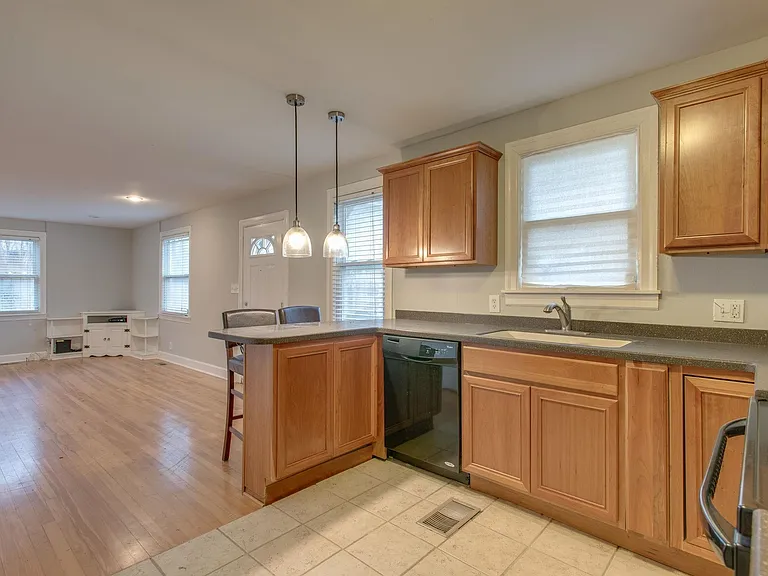 1812 Hillside Ave — Photo 17