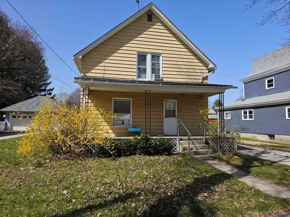49 Arthur St, Grant, MI 49327