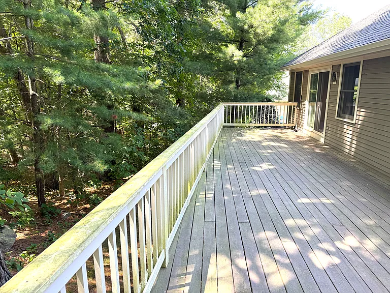 Huge Private Deck Overlooking Woods
