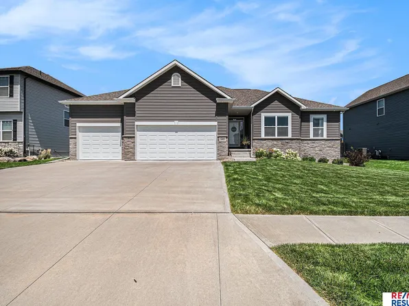 16952 Jessica Ln, Gretna, NE 68028