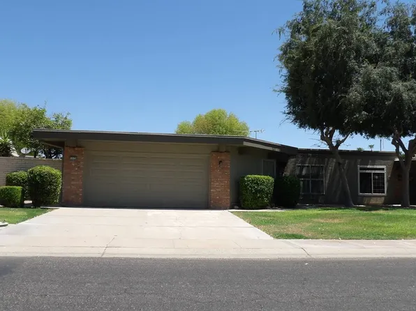 10320 W Pineaire Dr, Sun City, AZ 85351