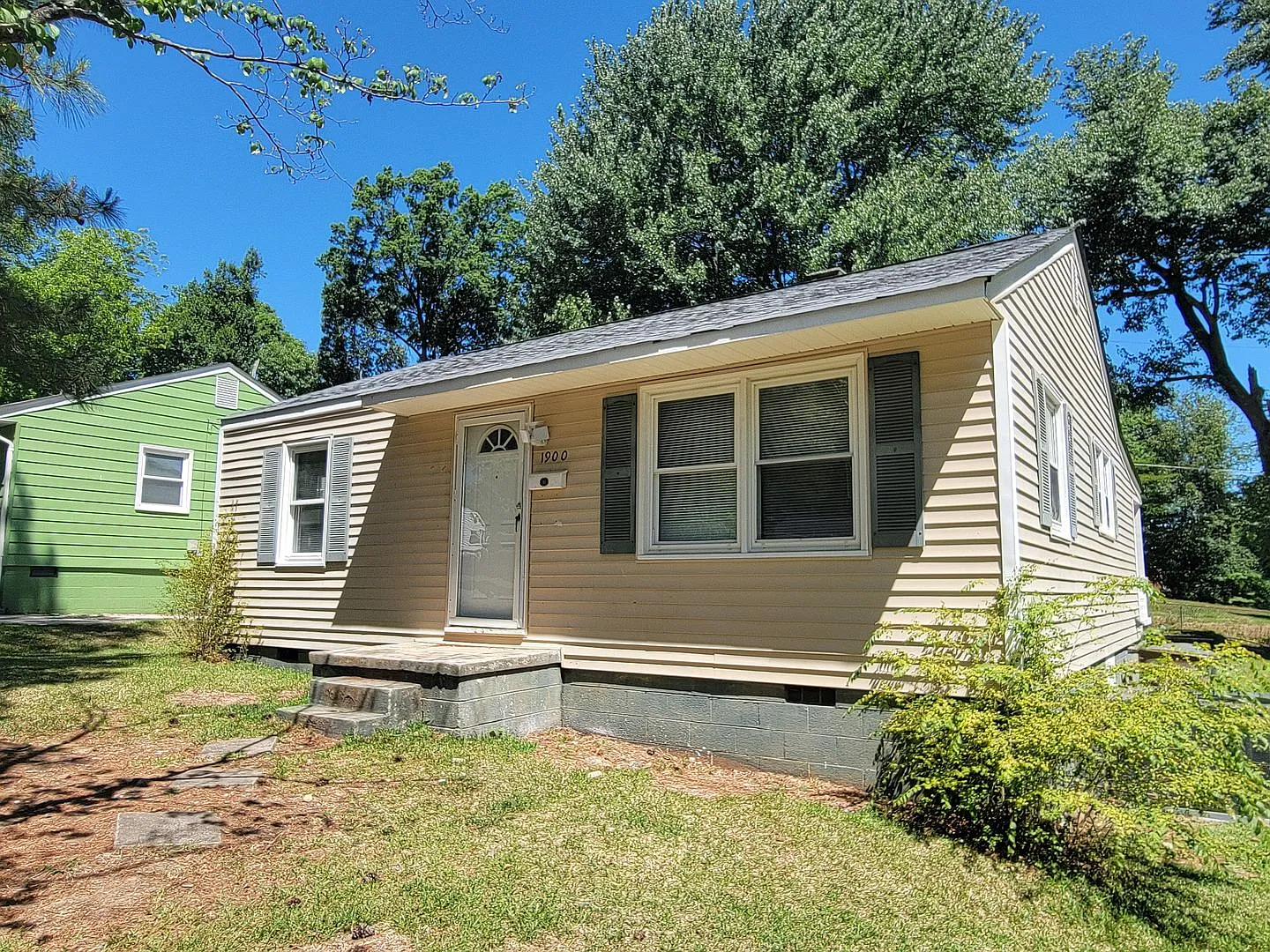 2 Bedroom 1 Bathroom House — Photo 2