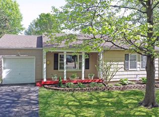 2020 W 72nd St, Prairie Village, KS 66208