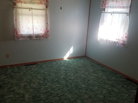 4th image of 988 Gilmore St
