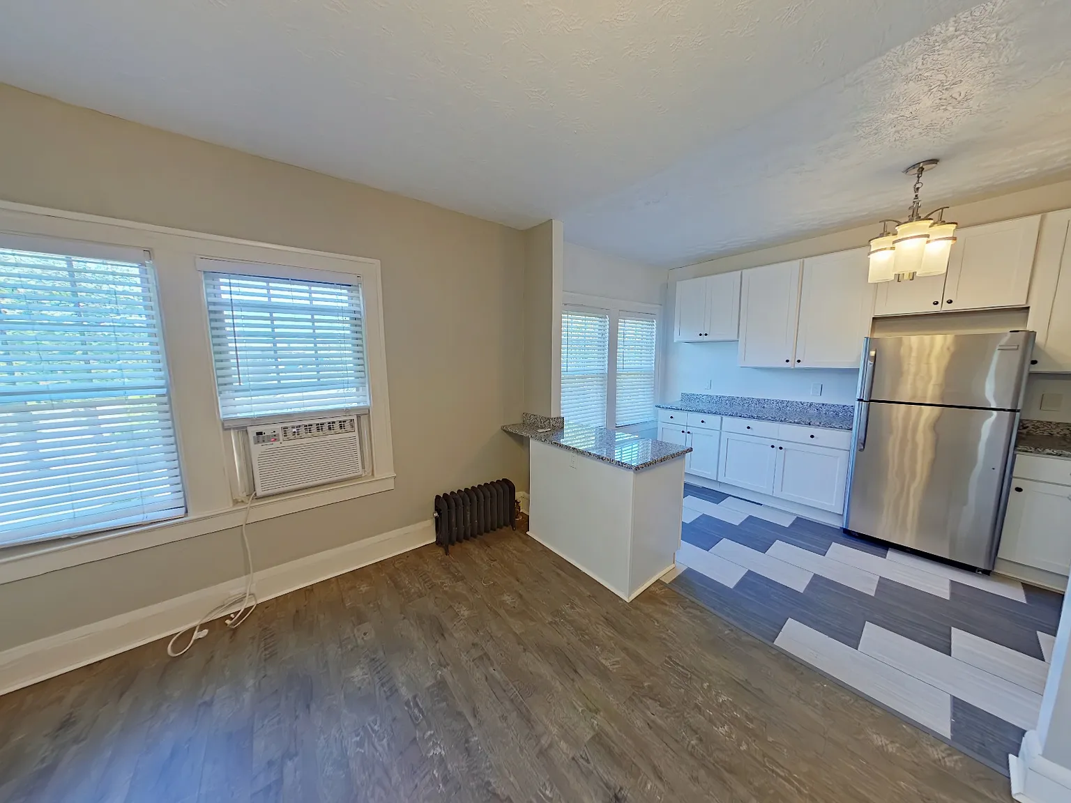 2 bed, 750 sqft, $1,350 — Photo 4