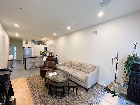 4th image of 2302 E Dakota St