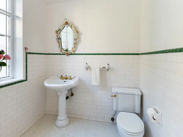 193 Waverly Place image 5 of 22