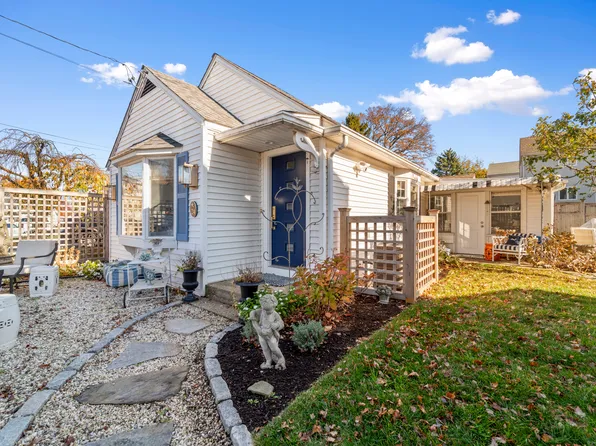 24 Ponus Avenue, Stamford, CT 06902
