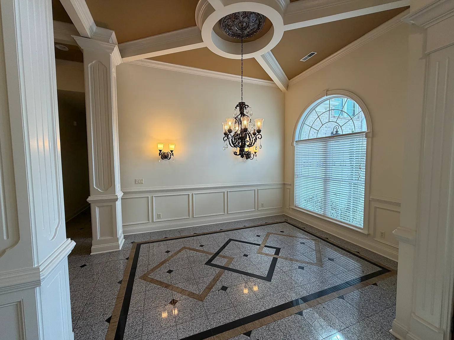 4 bed, 4.5 bath, 3375 sqft, $3,900 — Photo 4