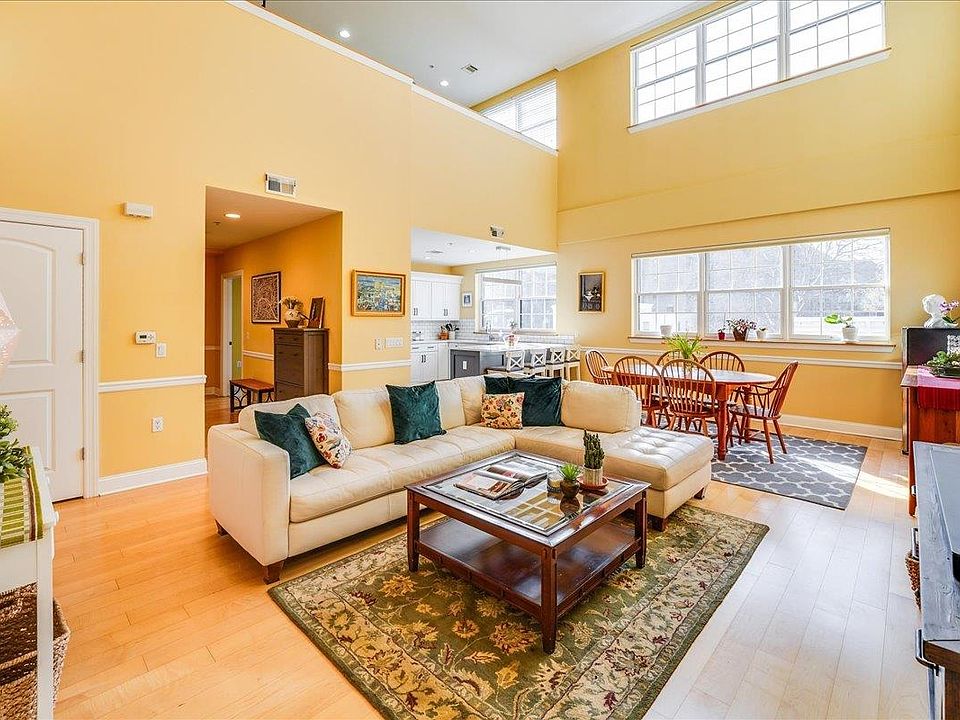 1st image of 769 Montgomery St #215