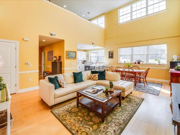 769 Montgomery St #215, Jersey City, NJ 07306