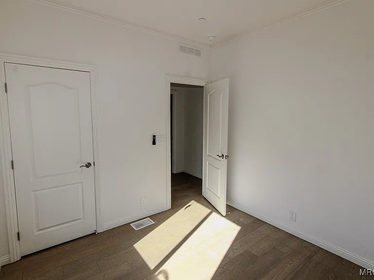 1336 La Crescenta Dr #1 — Photo 22