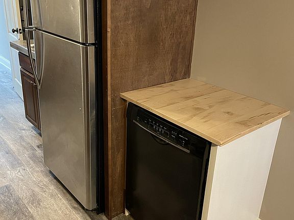 Kitchen w/new dishwasher