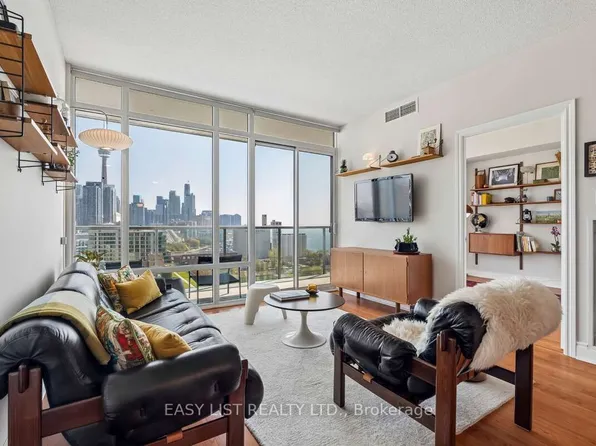90 Stadium Rd #1701, Toronto, ON M5V 3W5