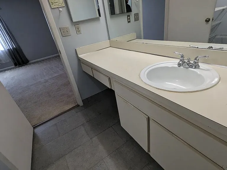 5229 Vineland Rd — Photo 13