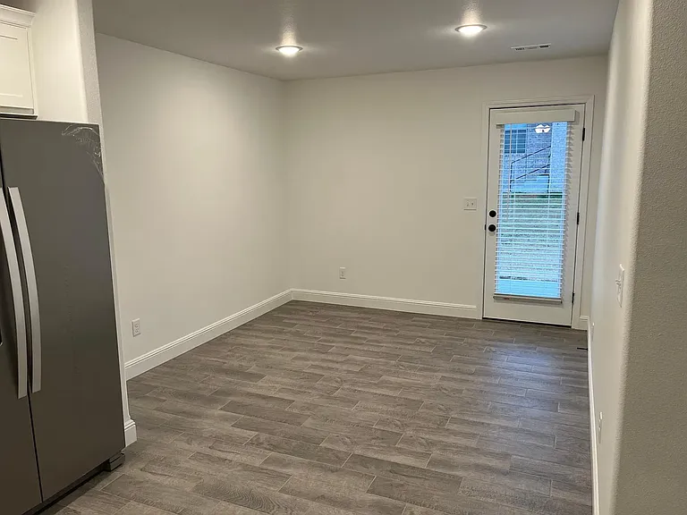 2131 Wildflower Dr — Photo 7