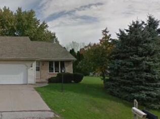 2220 N Skylark Dr, Appleton, WI 54914