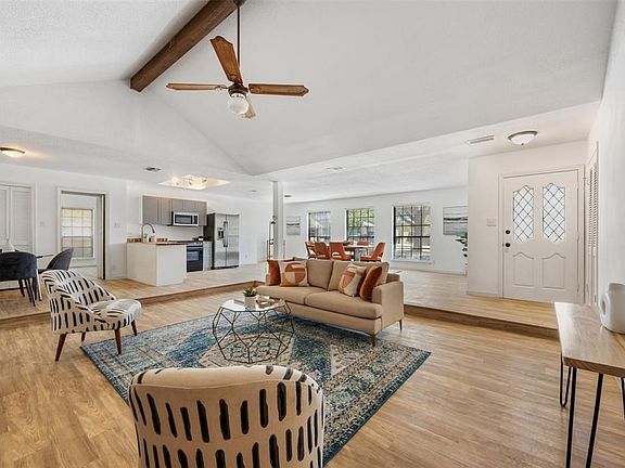 3rd image of 11110 Shady Hollow Dr