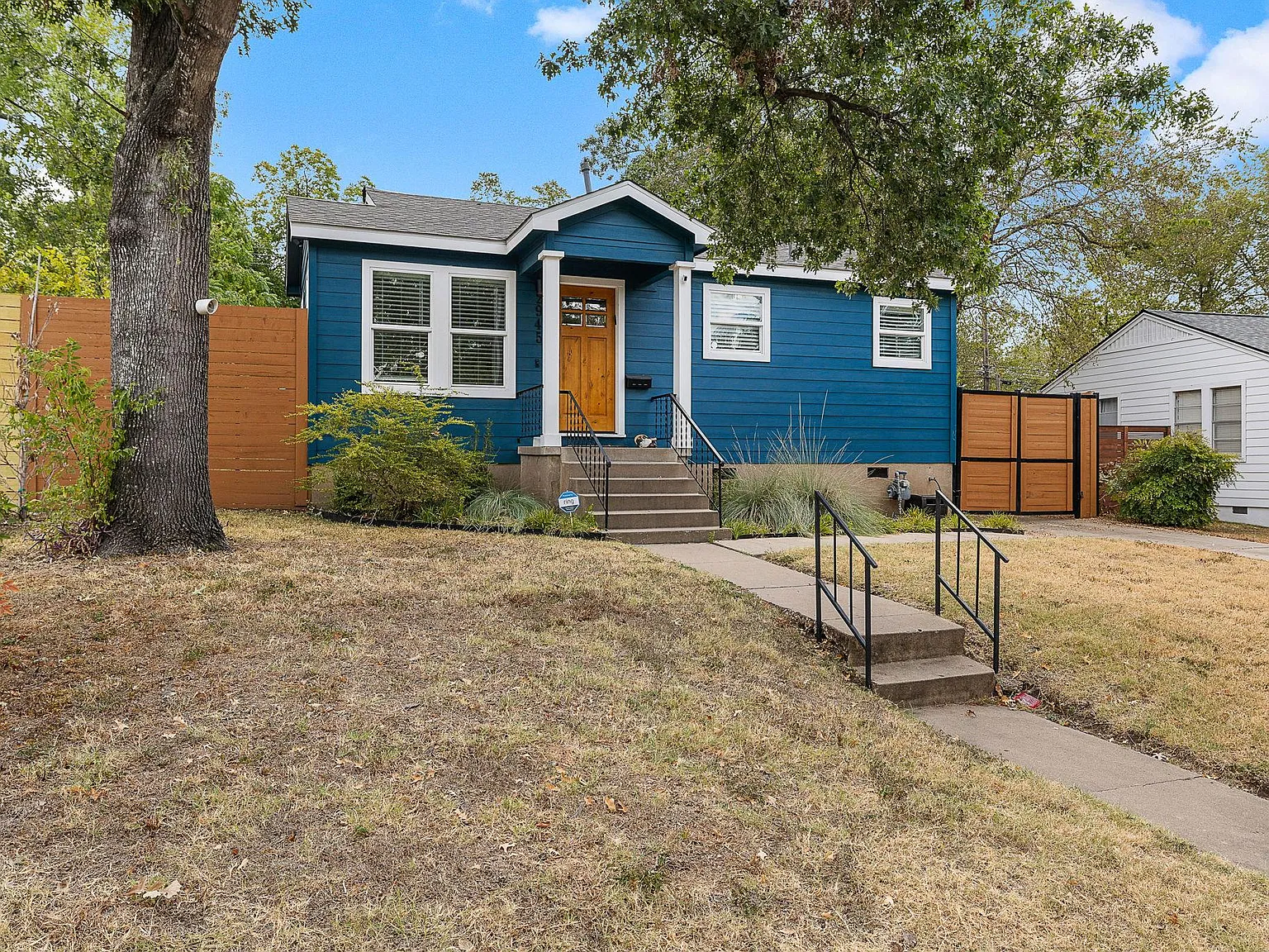 3 bed, 2.0 bath, 1372 sqft, $3,400 — Photo 2