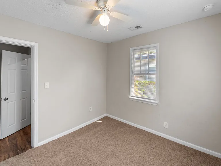 132 Jenks St — Photo 20