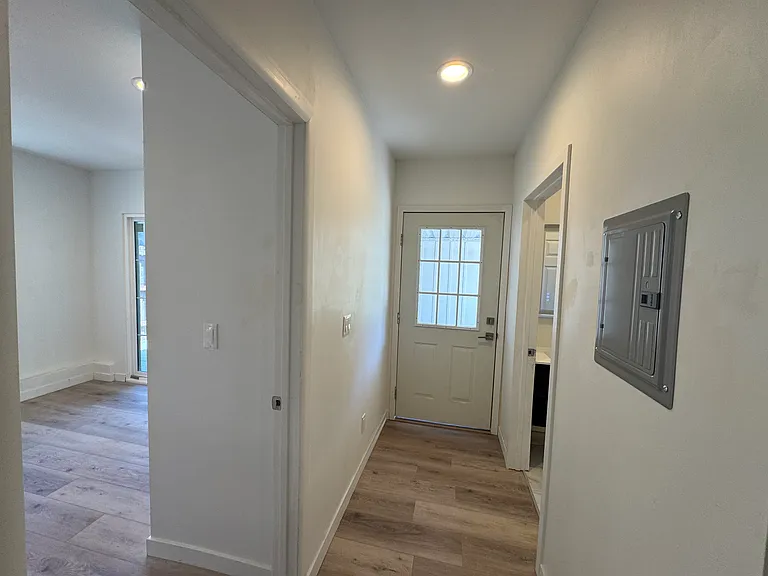 11430 Haskell Ave — Photo 6