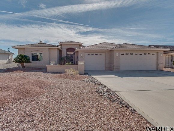 1st image of 4048 Bluegrass Dr