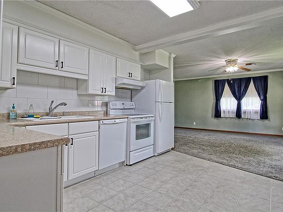 5th image of 2021 S 40th St