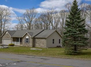 407 Turnberry Ln, Hazle Township, PA 18202