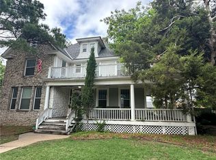 229 E Main St, Edmond, OK 73034