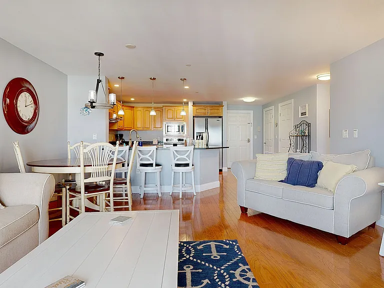 1 E Grand Ave #403 — Photo 4