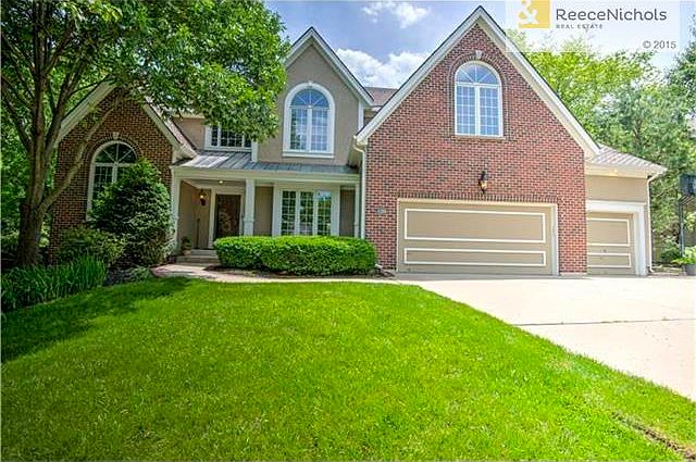 Beautiful curb appeal, cul-de-sac lot, sides to Tomahawk Trail.