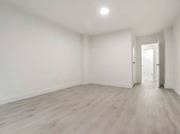 120 East 34th Street image 10 of 16