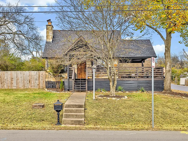 335 Dupont Ave — Photo 5
