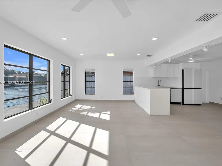 2706 Scott St — Photo 15