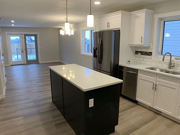 2nd image of 127 Athabasca Cres