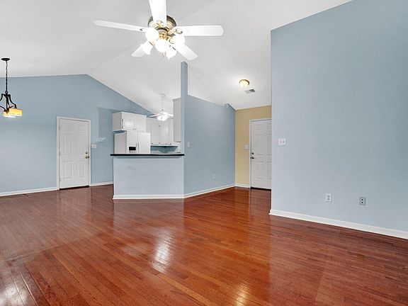 4th image of 101 Corrie Ct