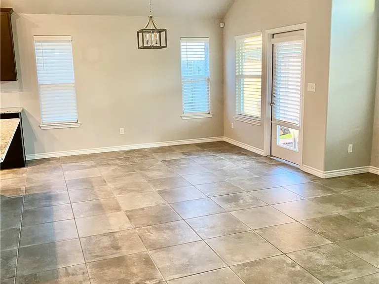 7729 Pruet Dr — Photo 6