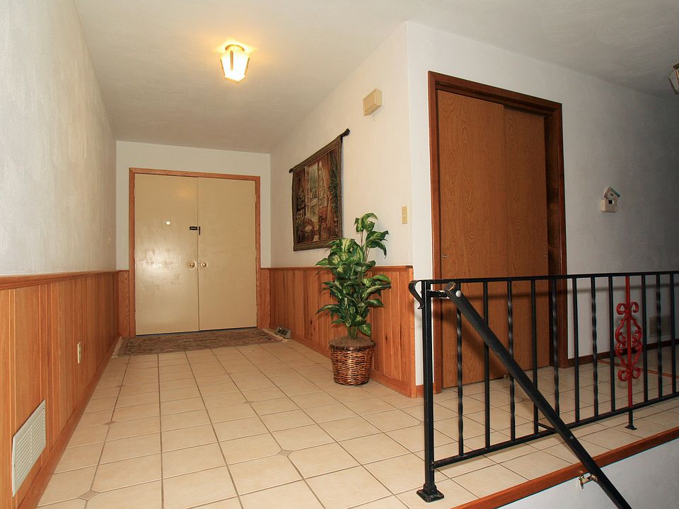 1st image of 22 Chestnut Hill Dr